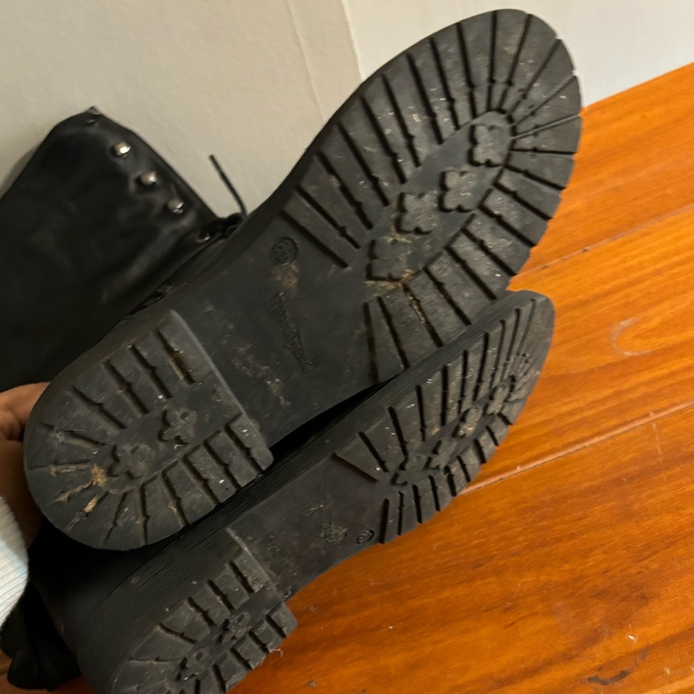 Black leather tie up boots - Picture 4 of 5